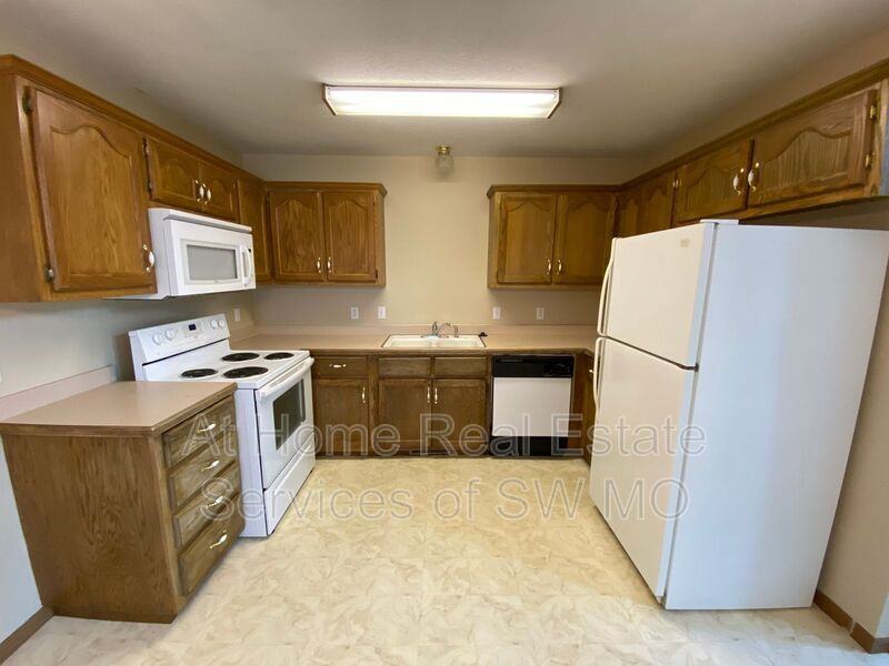 4136 S Homewood St #B - Photo 5 of 12