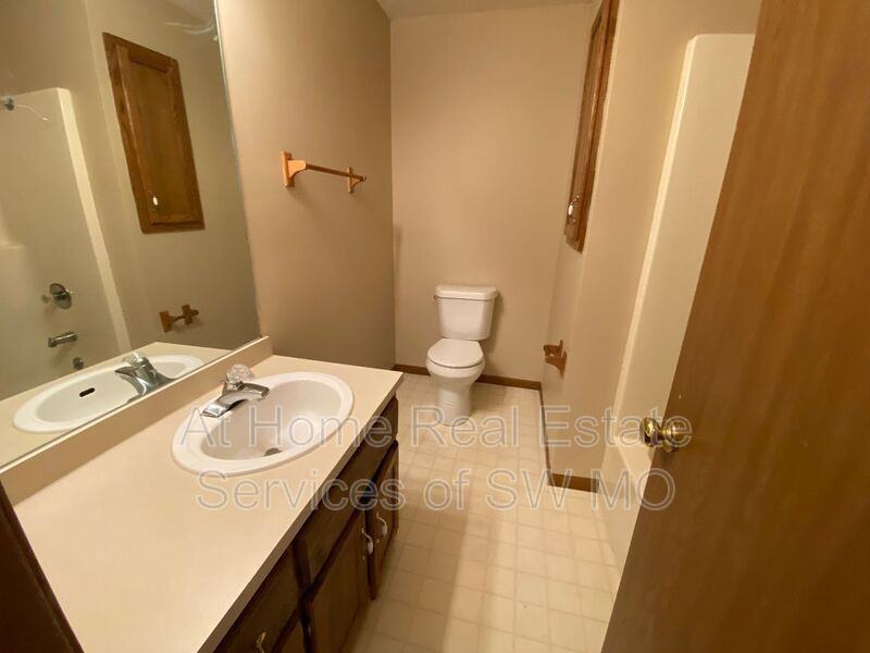 4136 S Homewood St #B - Photo 6 of 12