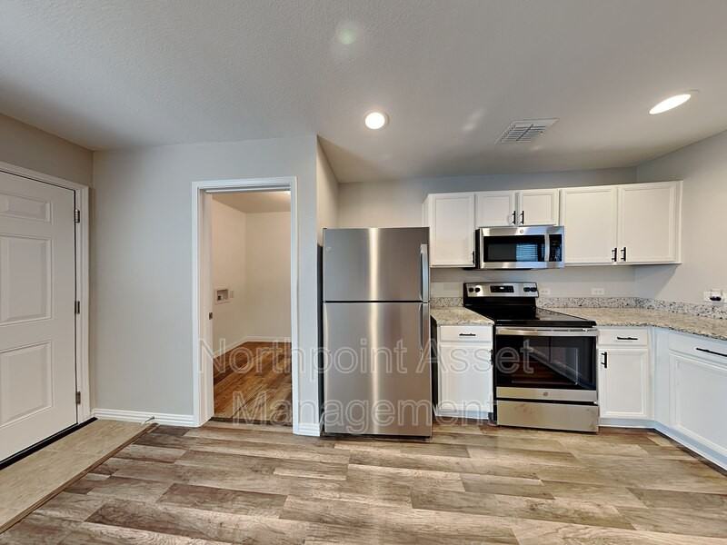 12613 Carpenter Ln - Photo 3 of 16