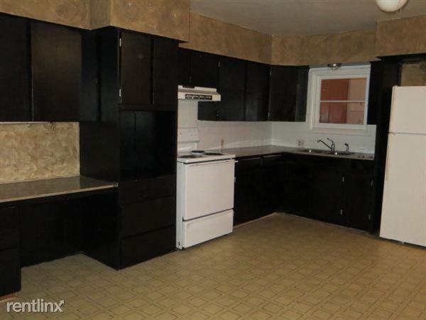 134 1/2 S Main St - Photo 2 of 9