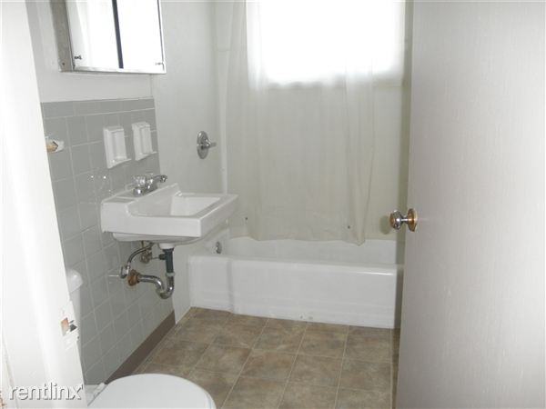 365 Dodie Dr - Photo 3 of 10