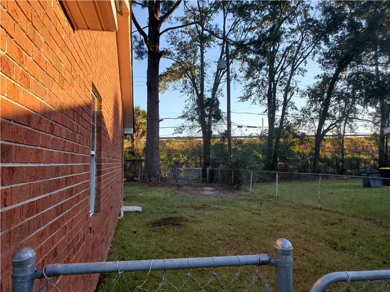 1408 Eleanor St - Photo 2 of 13