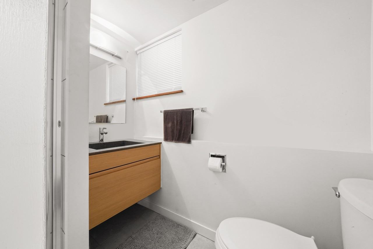 75 Springer Avenue - Photo 4 of 8