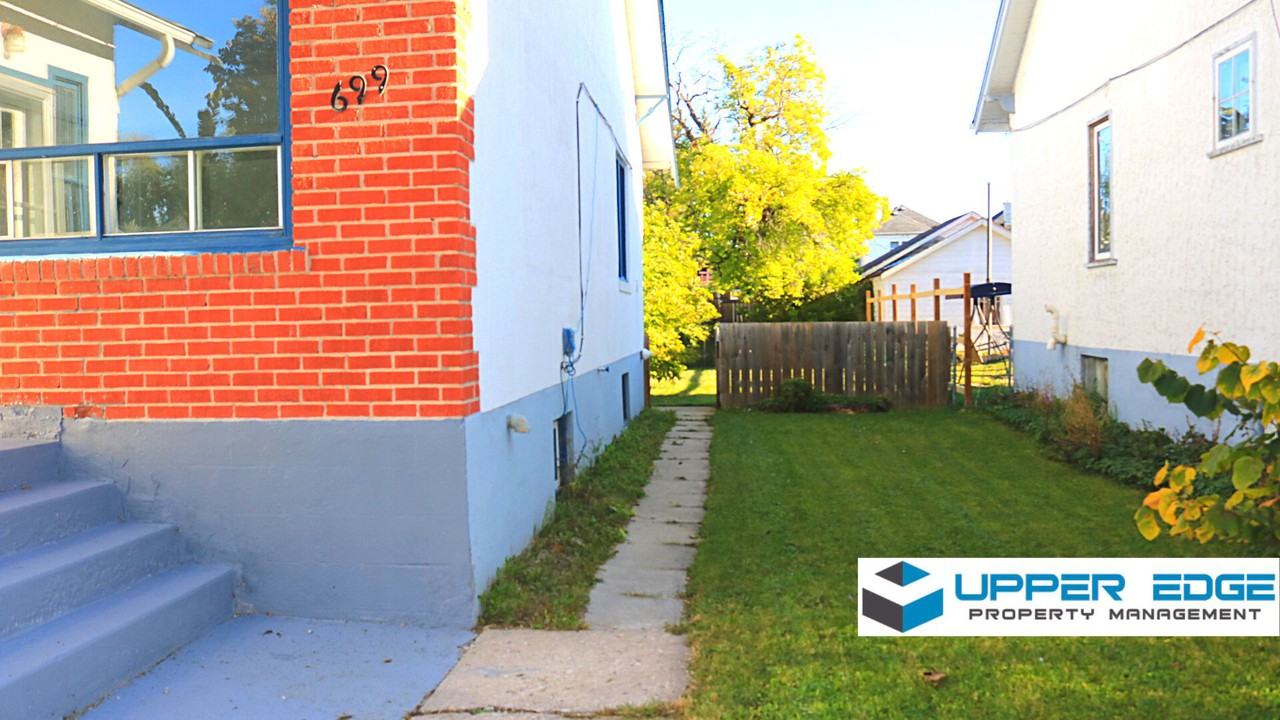 699 College Ave - Photo 3 of 21