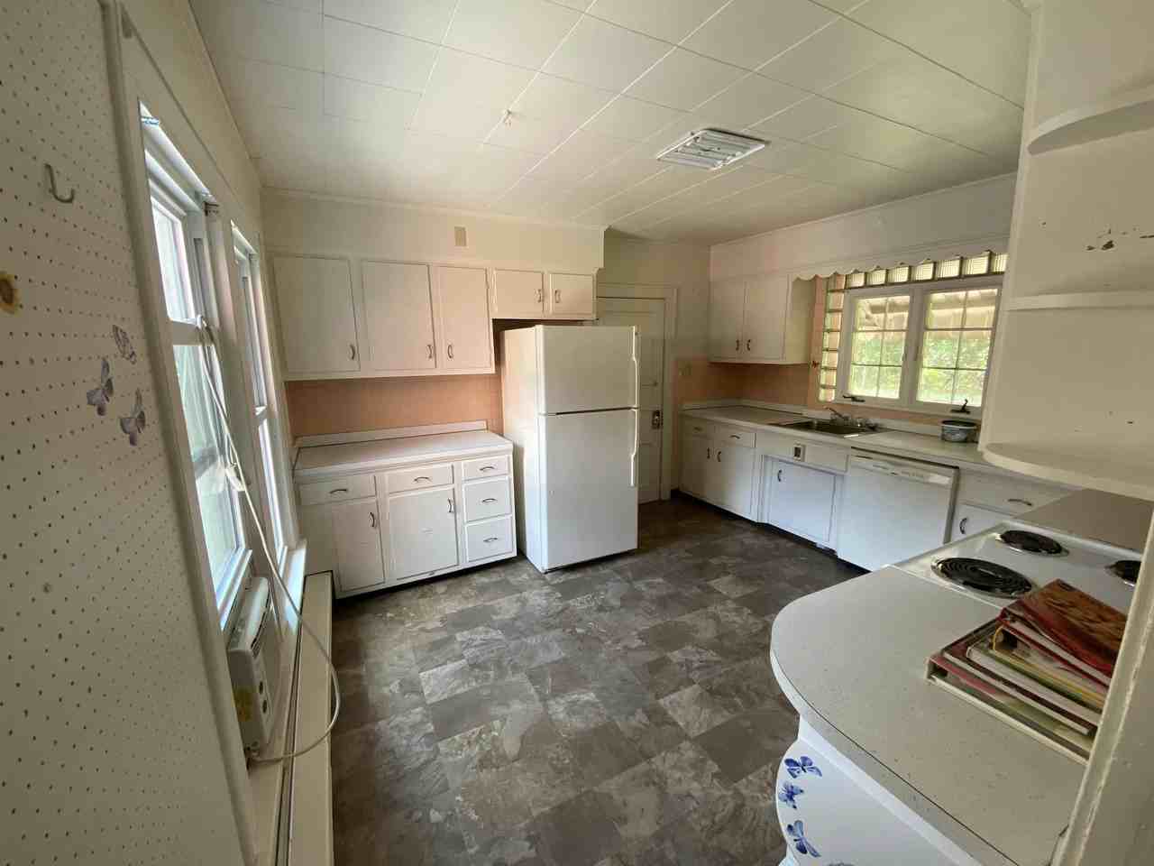 123 Main St #B - Photo 3 of 12