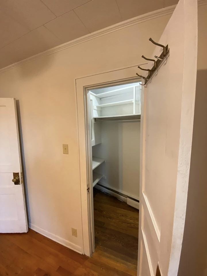 123 Main St #B - Photo 6 of 12