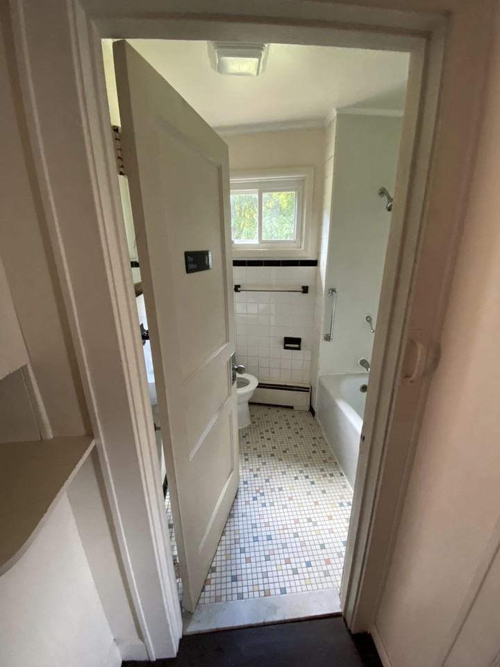 123 Main St #B - Photo 7 of 12