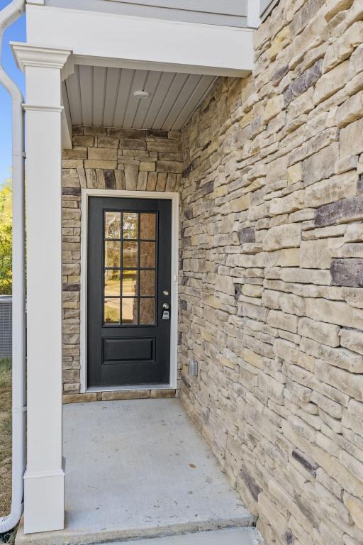 222 Emmett Dr - Photo 4 of 32