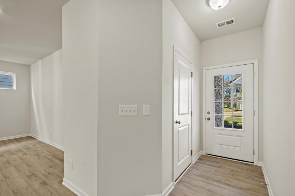 222 Emmett Dr - Photo 5 of 32
