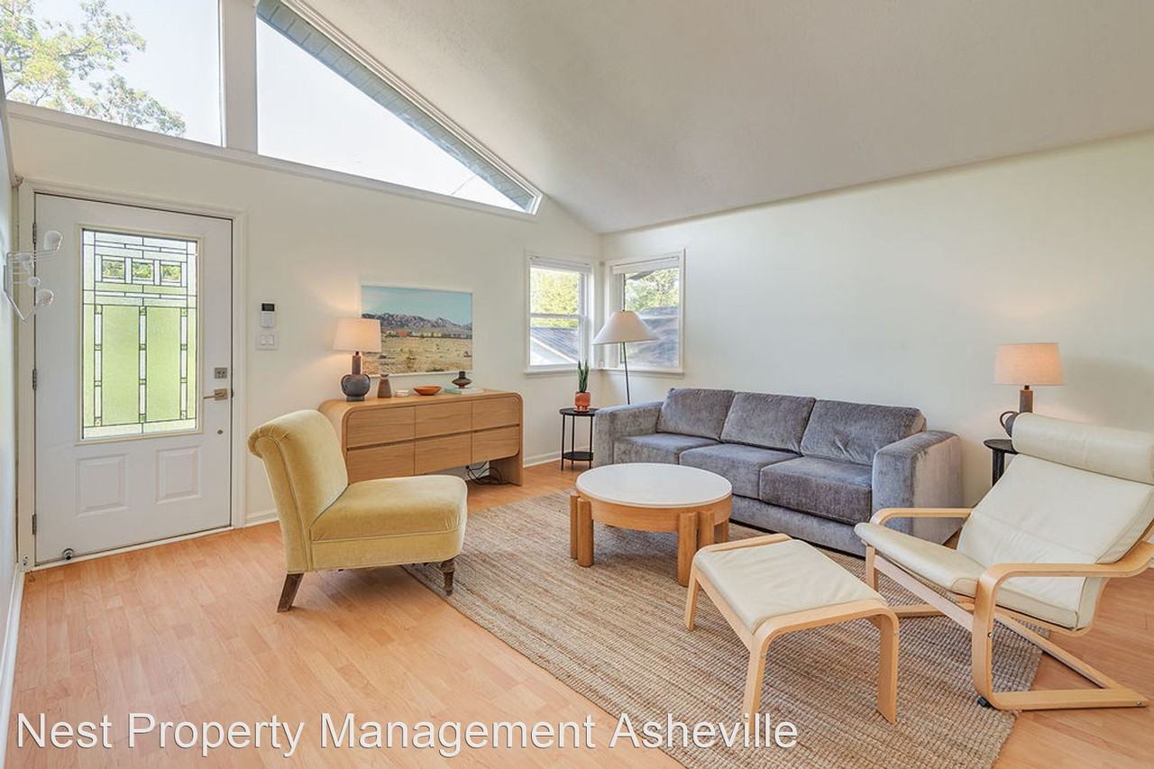 32 Winthrop Rd - Photo 3 of 10