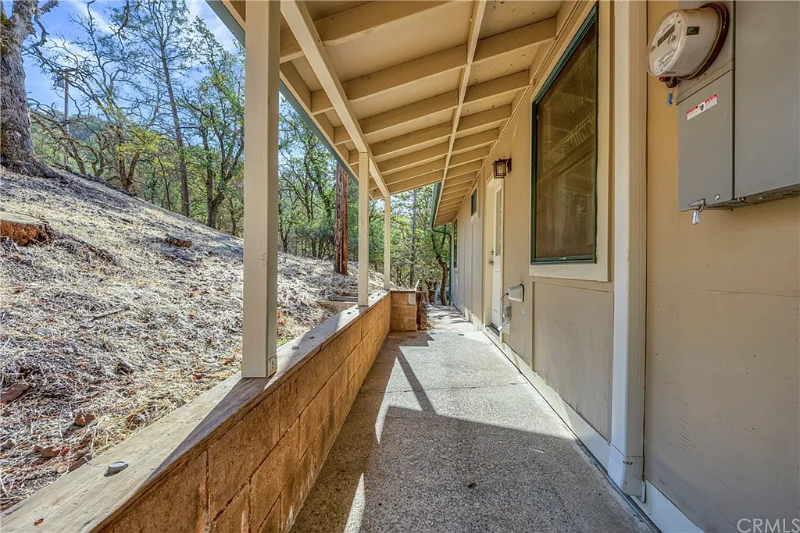 11022 Pioneer Dr - Photo 2 of 21