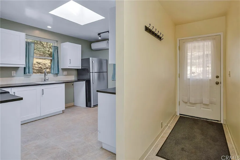 11022 Pioneer Dr - Photo 3 of 21