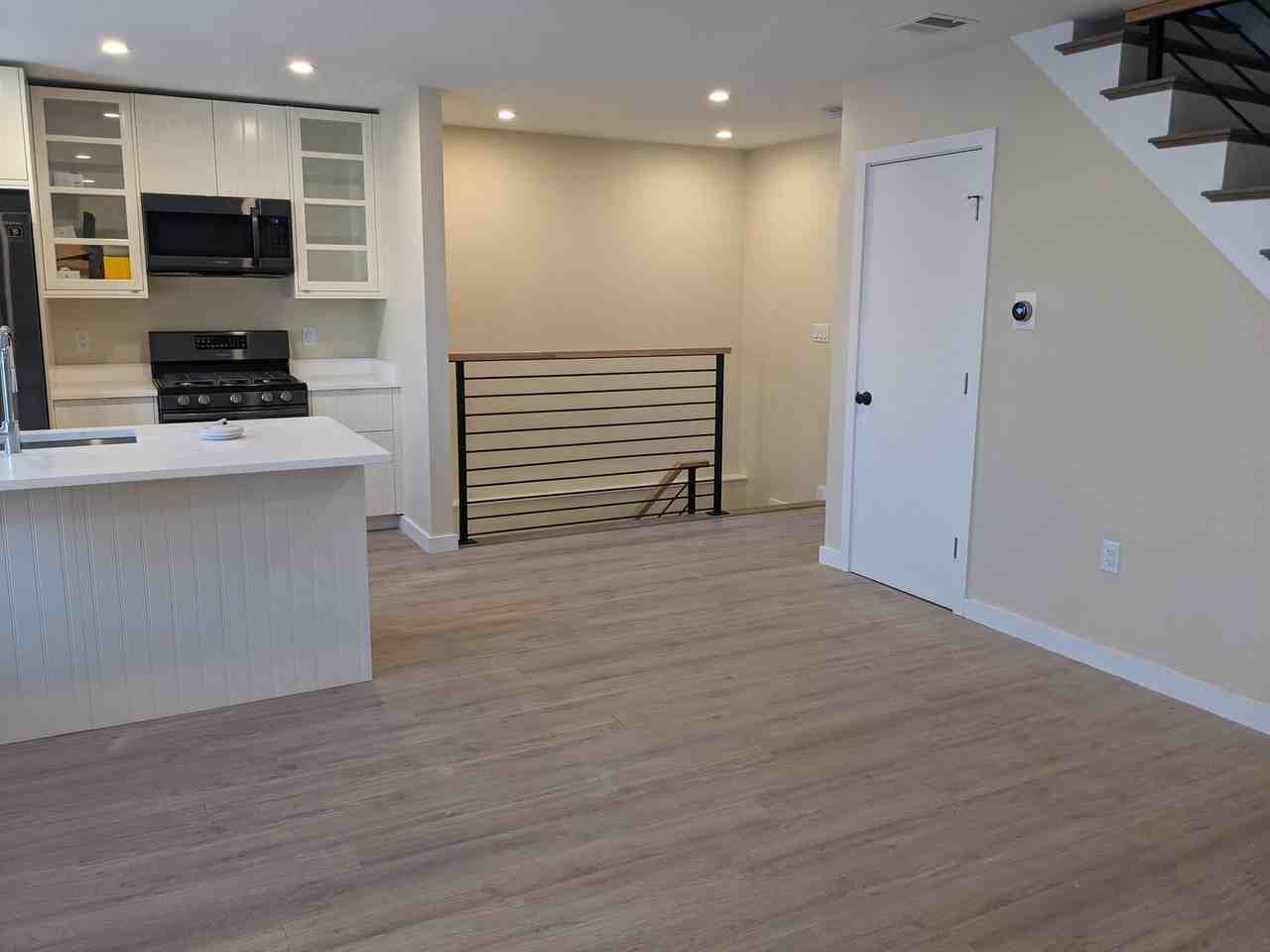 289 Central St - Photo 2 of 9