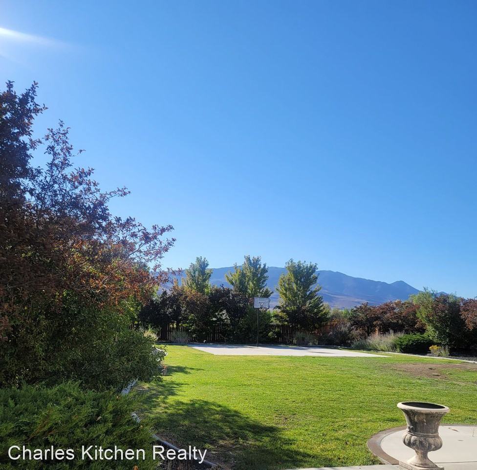 1489 Riverpark Pkwy - Photo 3 of 4