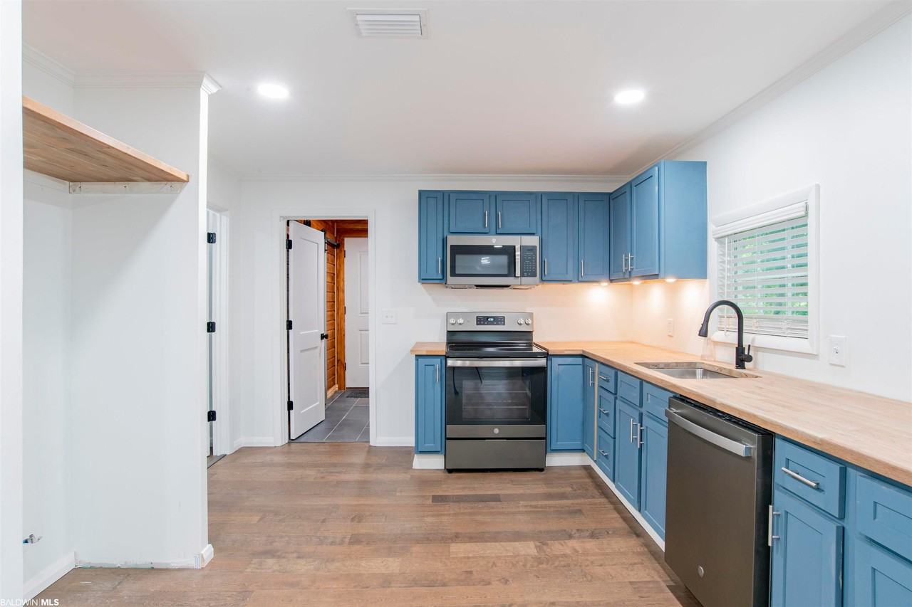 2828 Old Shell Rd - Photo 2 of 23