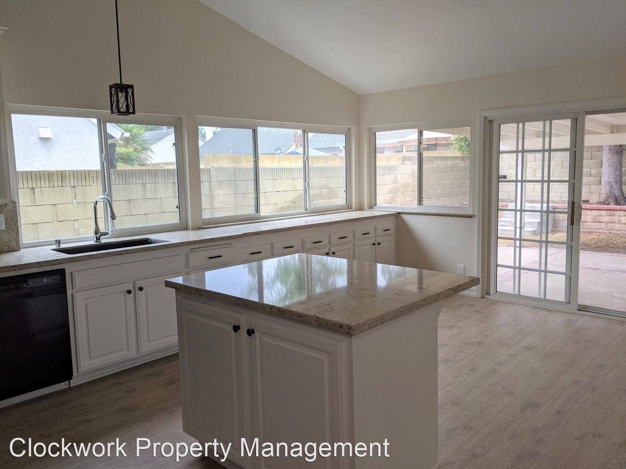 1617 Aspen St - Photo 3 of 26