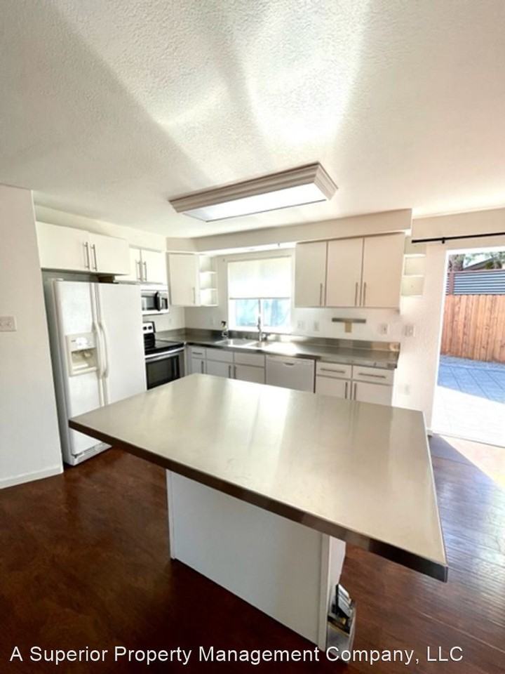 Centennial Duplexes - Photo 3 of 20