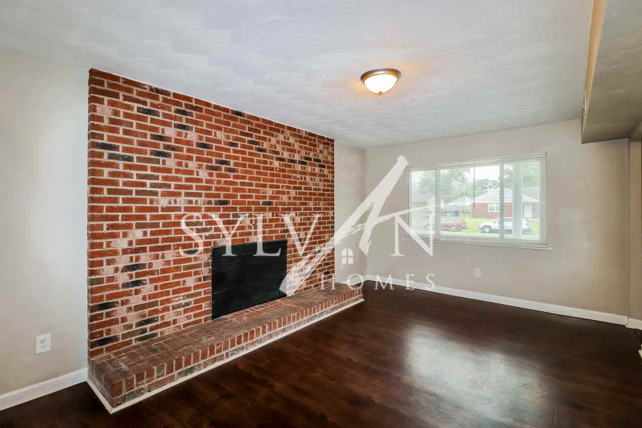 3128 Camelot Blvd - Photo 2 of 15