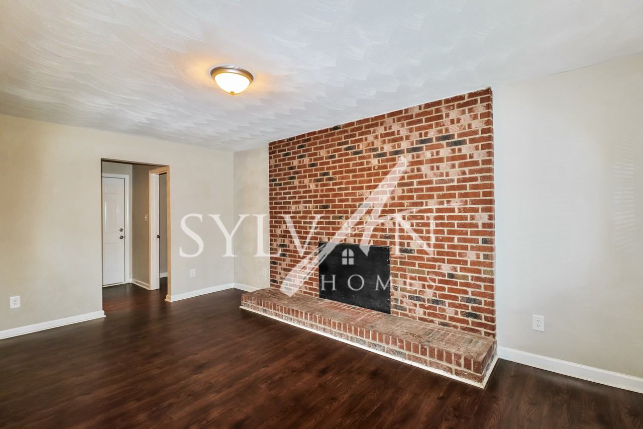 3128 Camelot Blvd - Photo 3 of 15