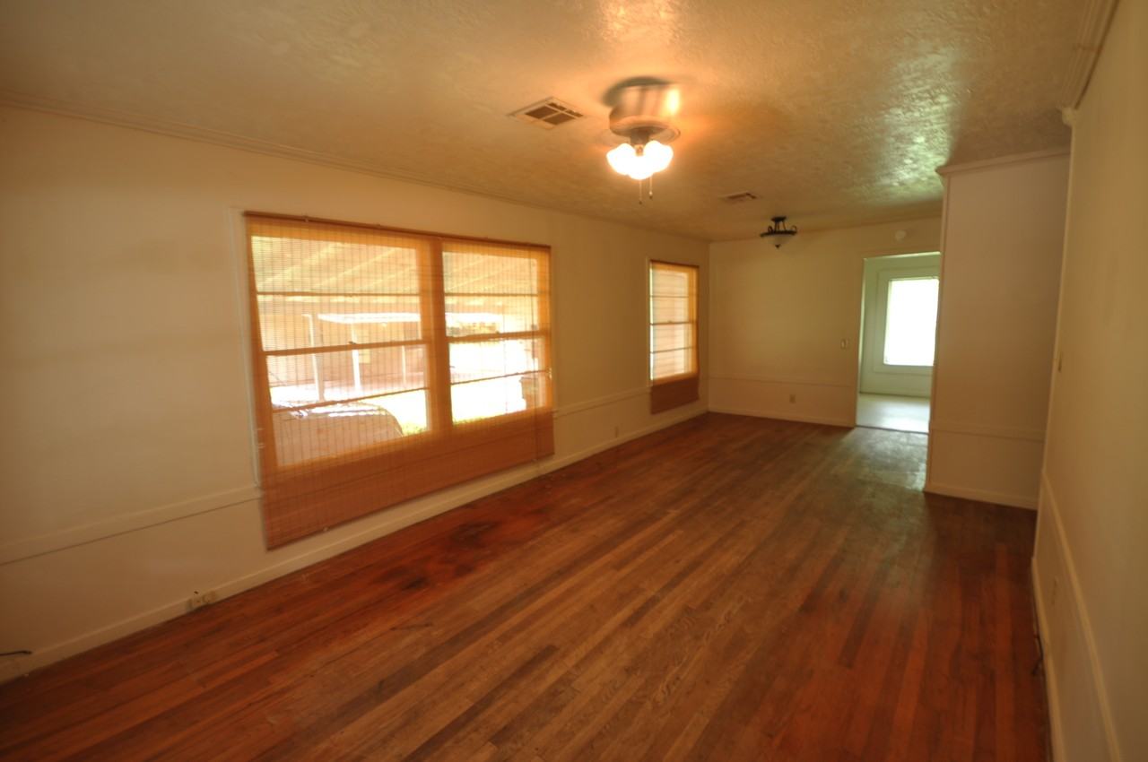 1126 Eddy St - Photo 2 of 9
