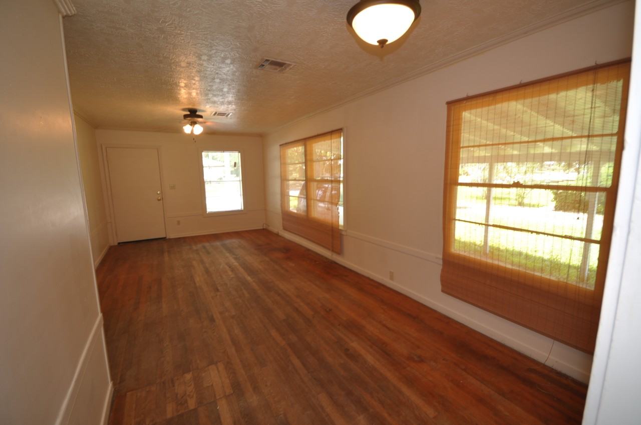 1126 Eddy St - Photo 3 of 9