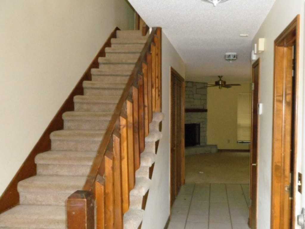 8173 Plaza Gate Ln - Photo 3 of 4