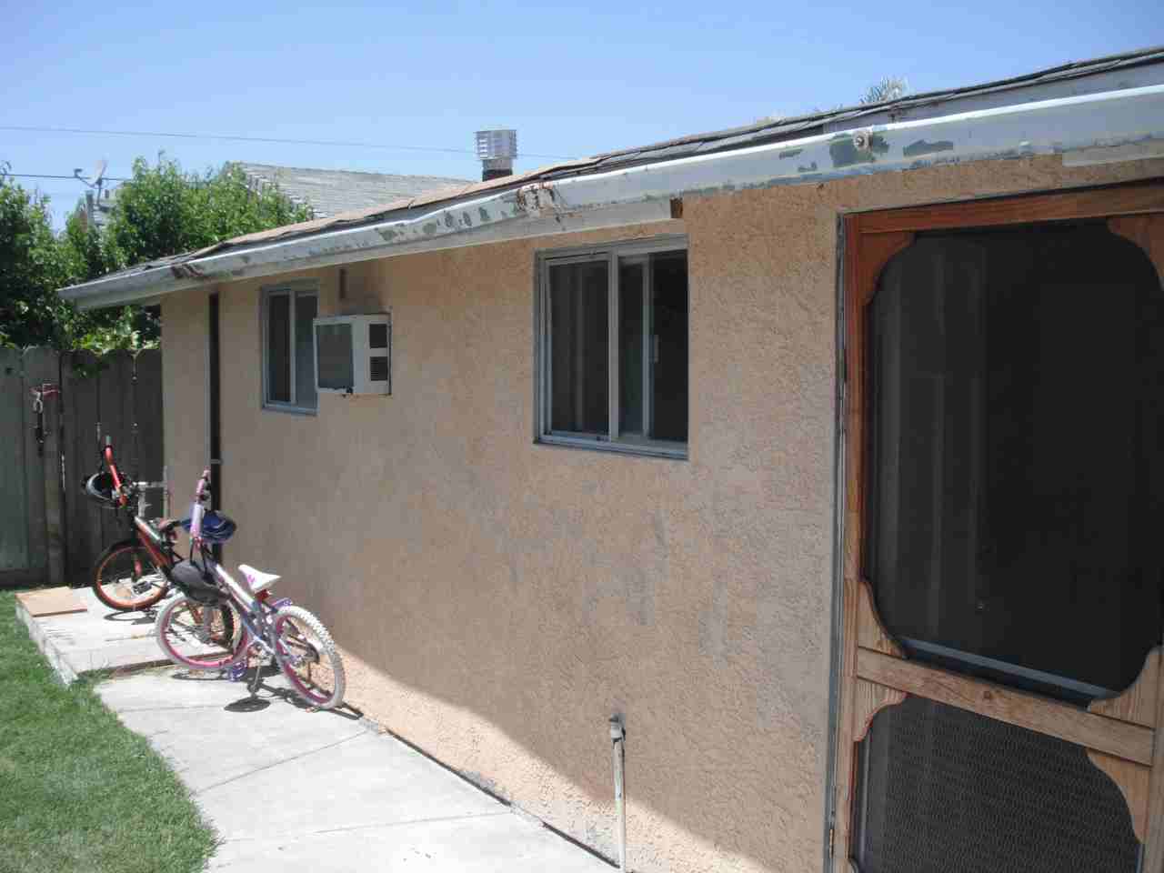 1035 Bethany Ave - Photo 2 of 8