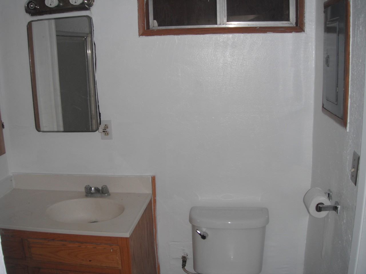 1035 Bethany Ave - Photo 3 of 8