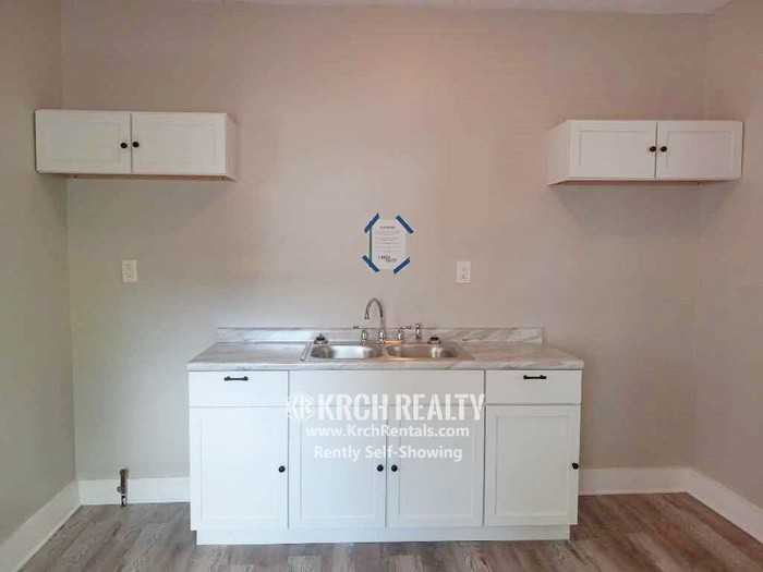 637 E 102nd St - Photo 2 of 9