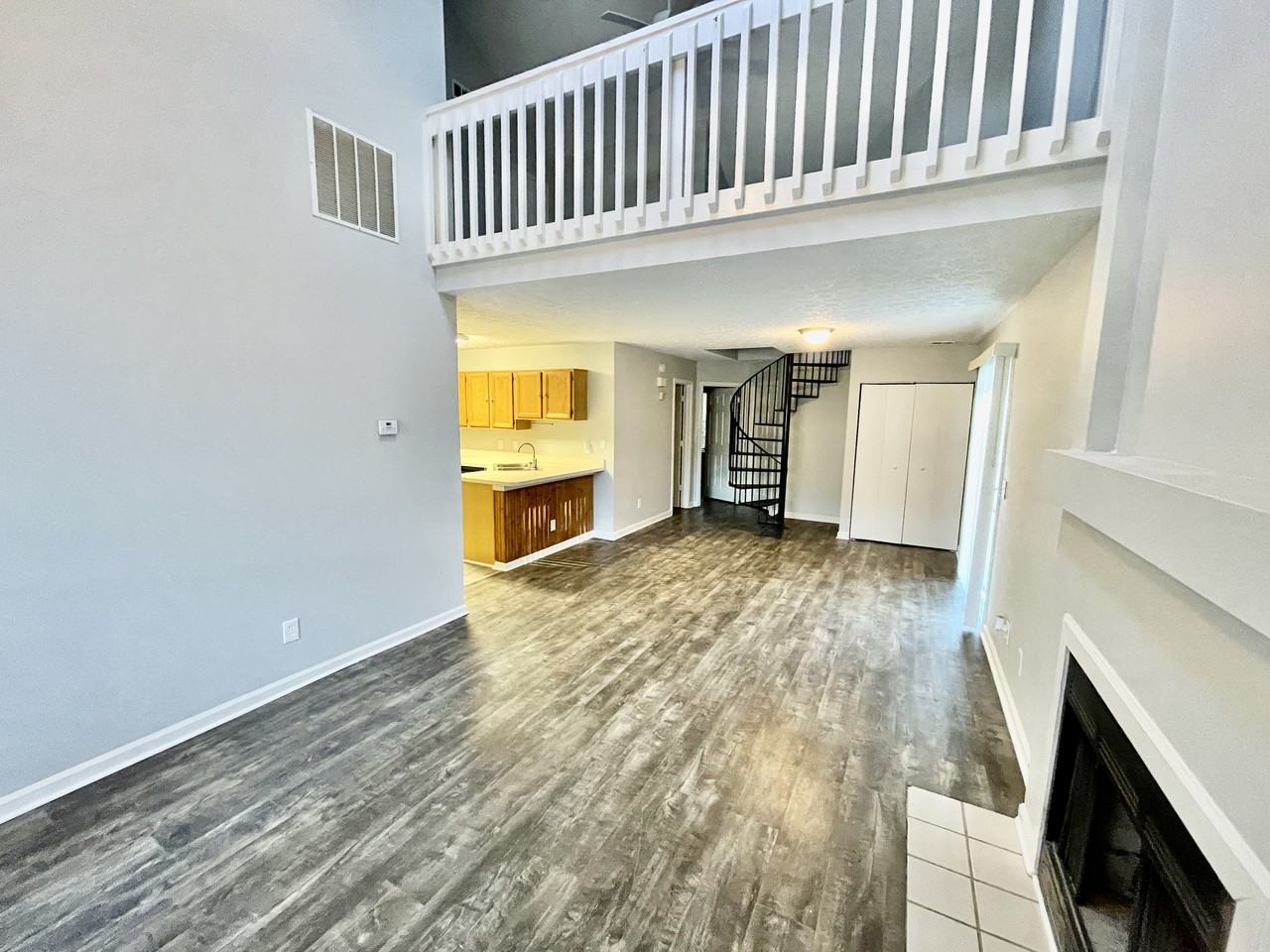 1336 Yorkshire Ln - Photo 2 of 8