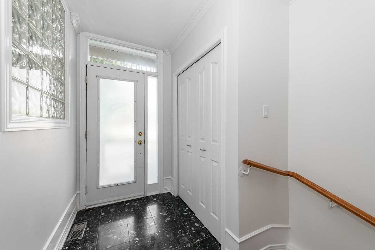 46 Colchester Square - Photo 3 of 34