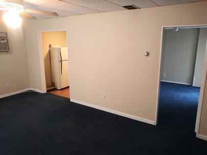 935 Bergen St - Photo 3 of 6