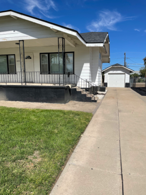 618 Broadway St - Photo 3 of 27