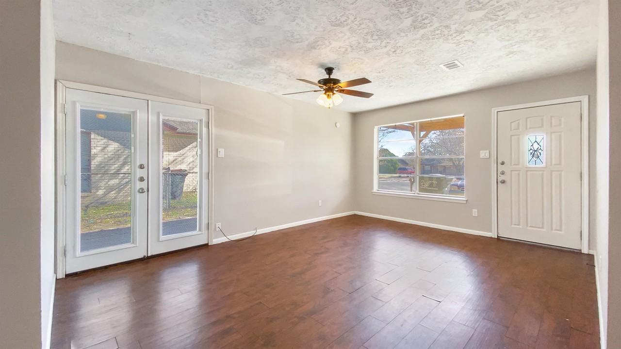 207 Bucknell Ct #207 - Photo 2 of 11