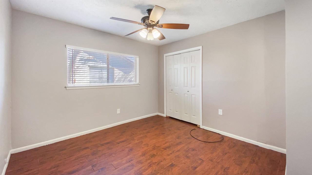 207 Bucknell Ct #207 - Photo 5 of 11