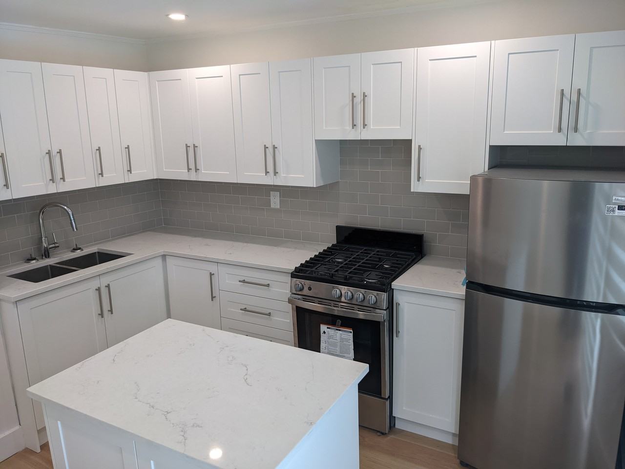 532 John Street North - Photo 2 of 7