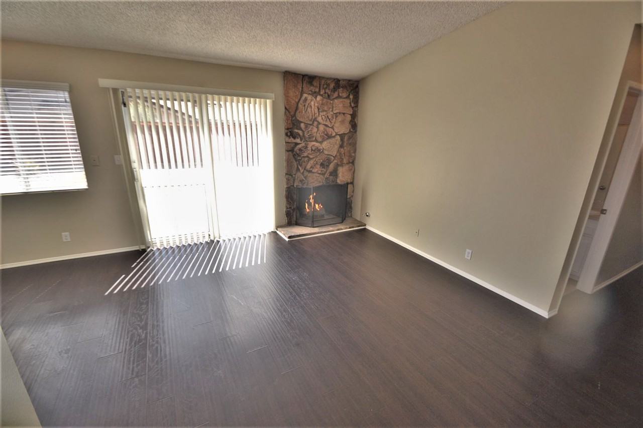 897 W Hawthorne St - Photo 2 of 13