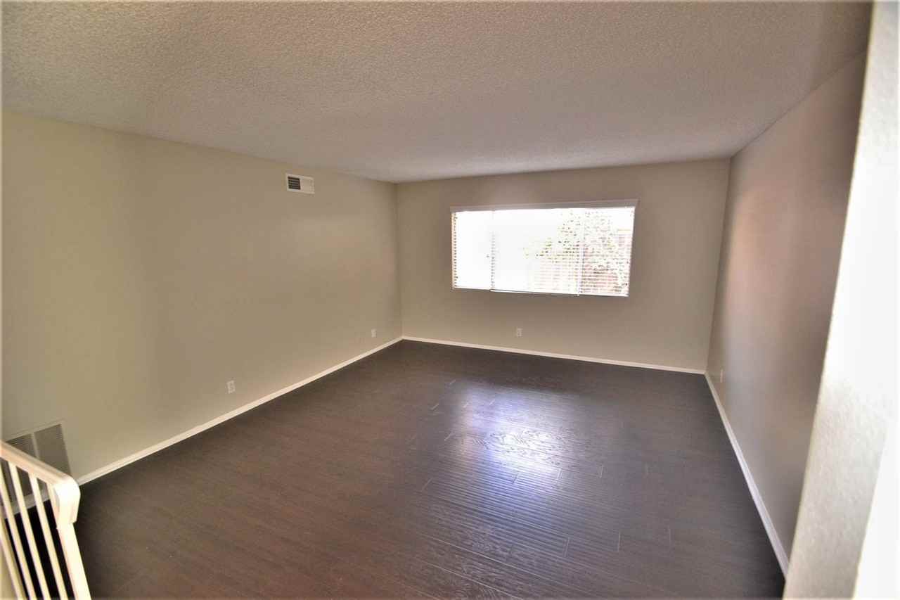 897 W Hawthorne St - Photo 3 of 13