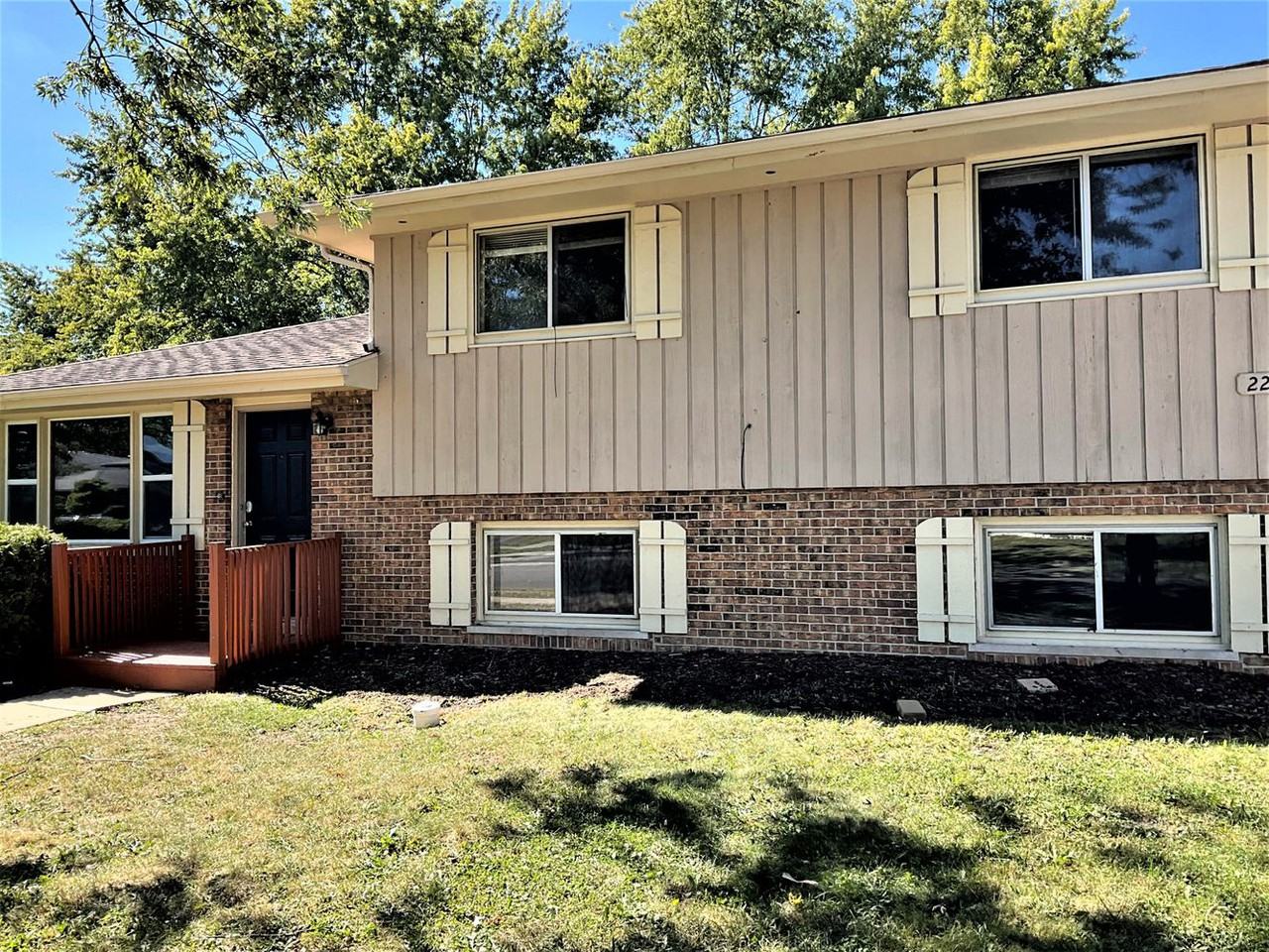 22762 East Dr - Photo 2 of 15