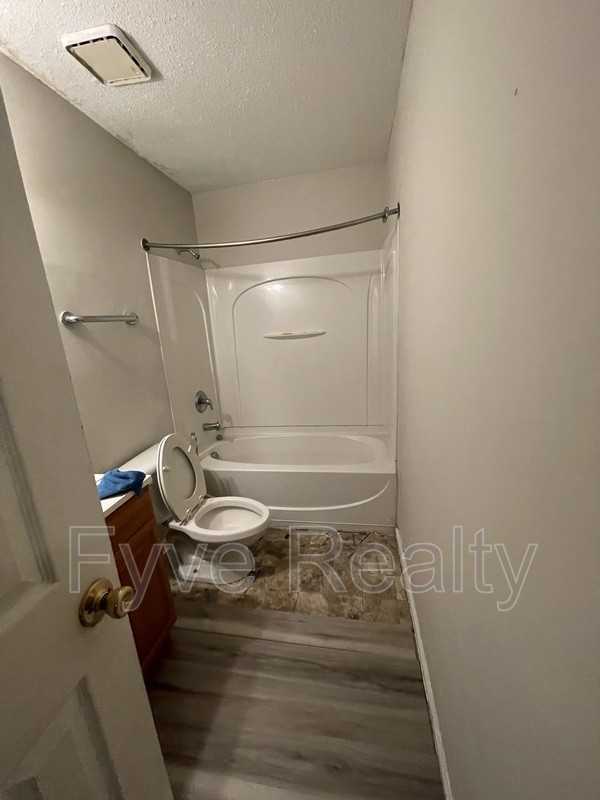 7740 Suzanne Dr - Photo 3 of 12