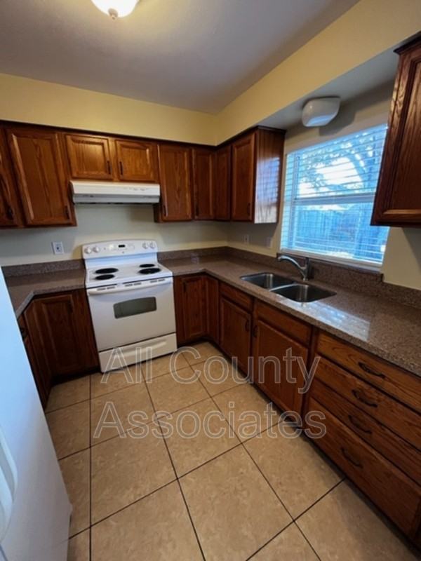 1011 Idlebriar Way - Photo 5 of 14