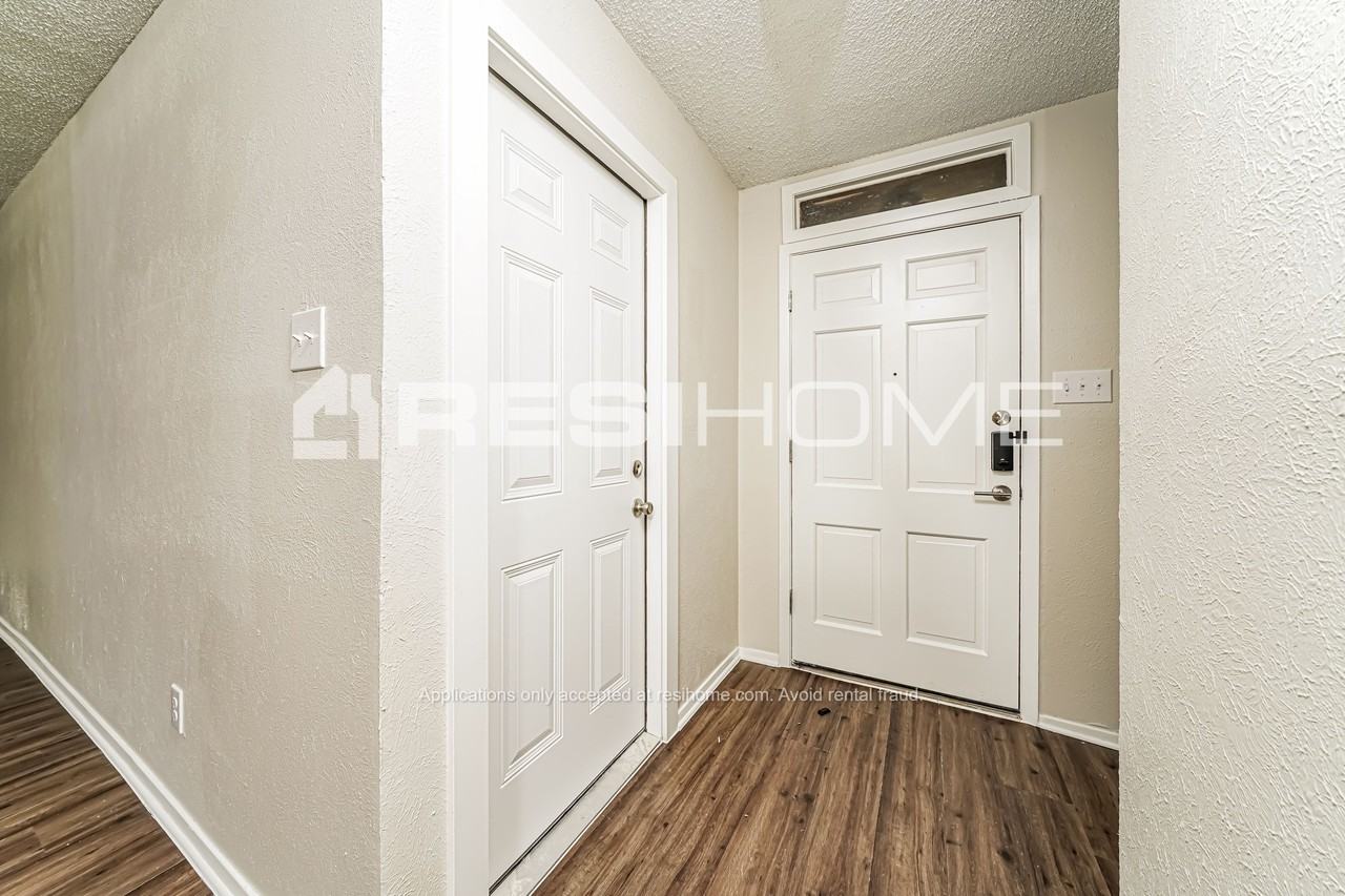 1305 Duvall Dr - Photo 3 of 23