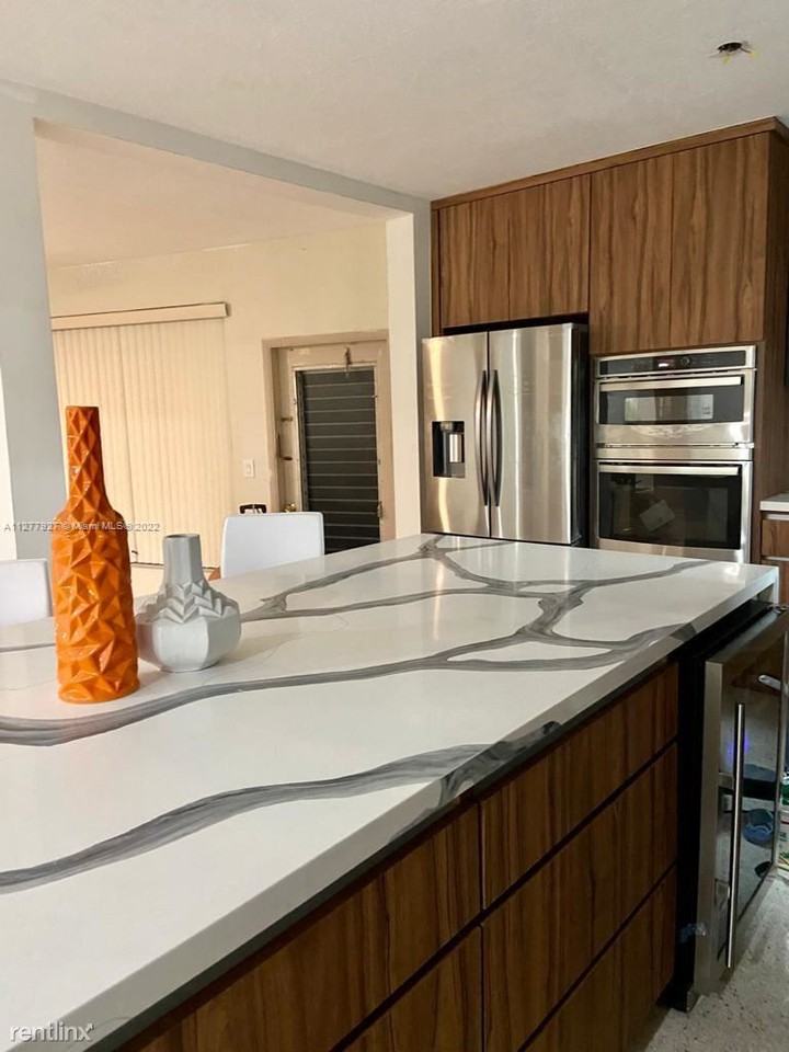 12520 Ne Miami Pl #12520 - Photo 3 of 17