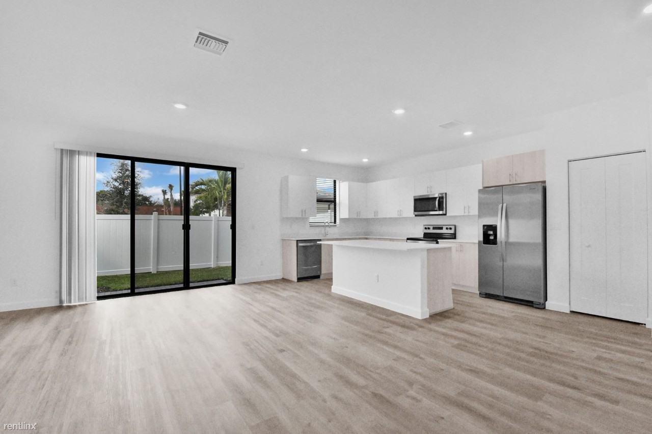 Siena at Palm Aire - Photo 3 of 10