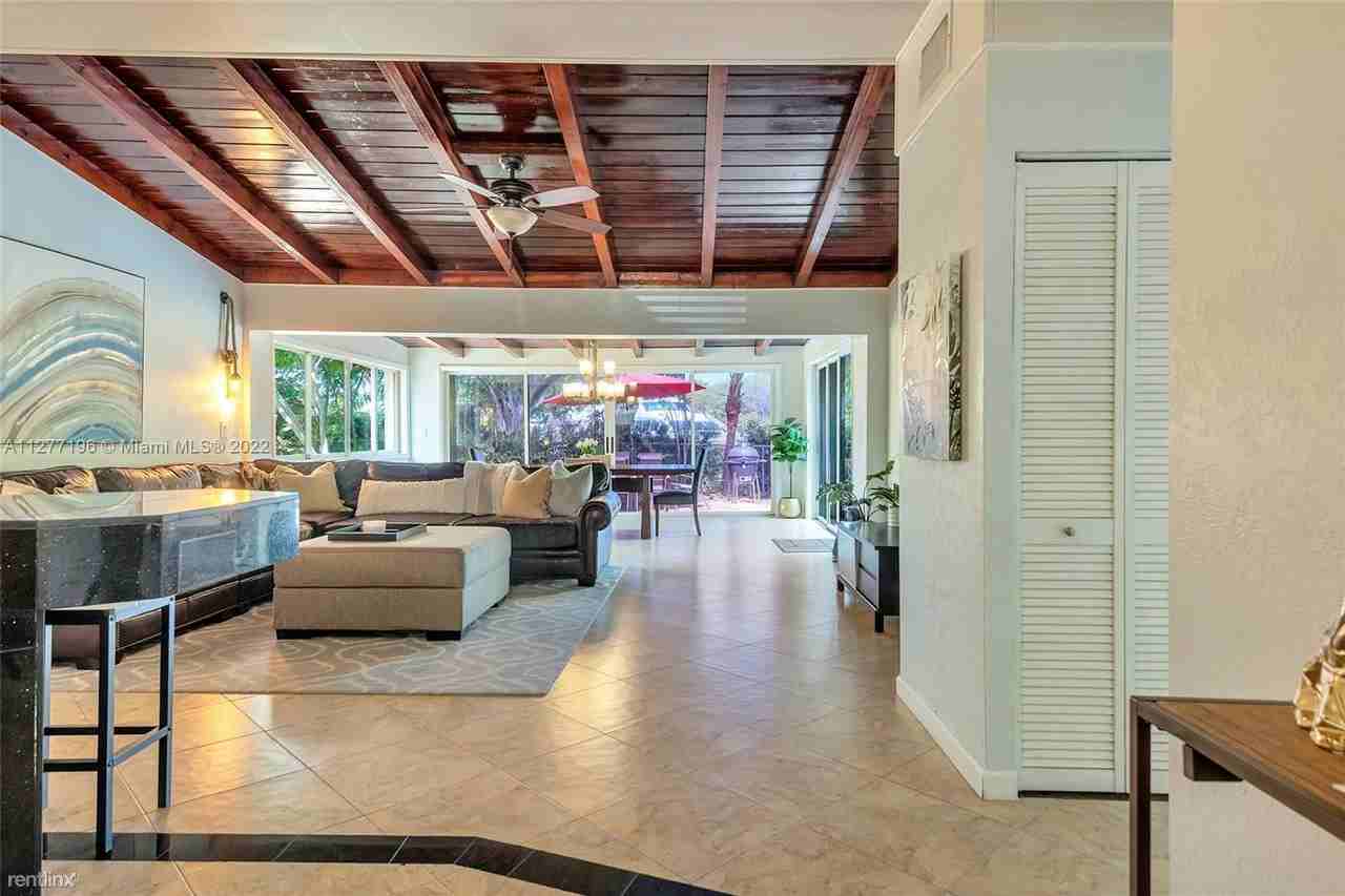 2642 Flamingo Ln - Photo 3 of 19