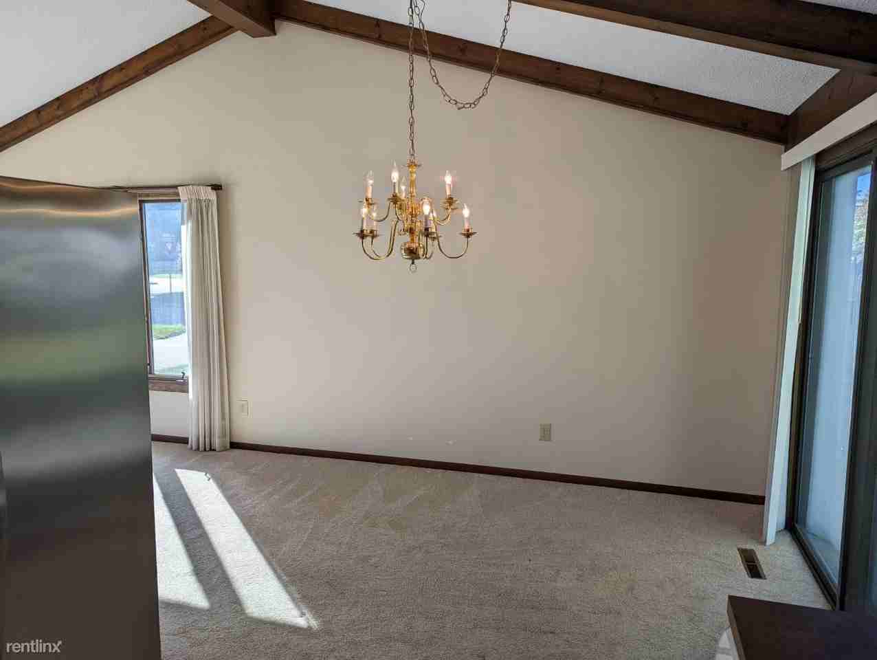 320 Roberts St - Photo 3 of 10