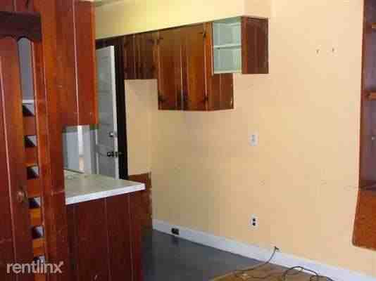 720 S Park St - Photo 2 of 5