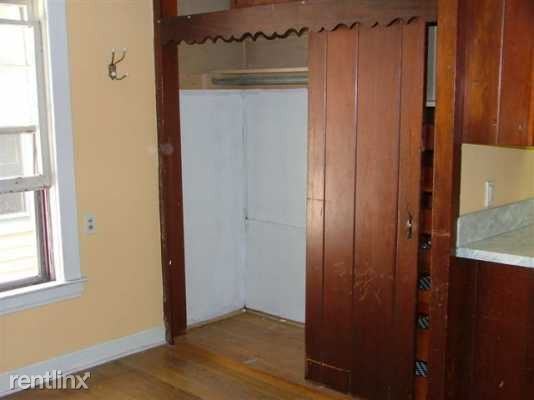 720 S Park St - Photo 3 of 5