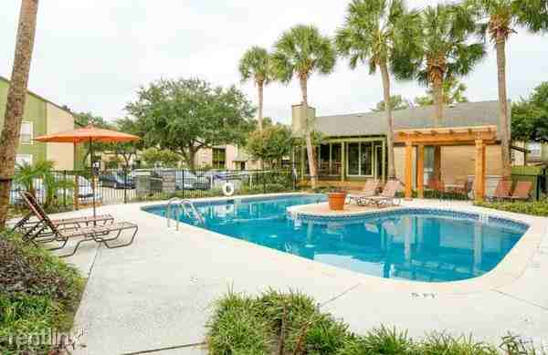 2850 wallingford - Photo 2 of 6