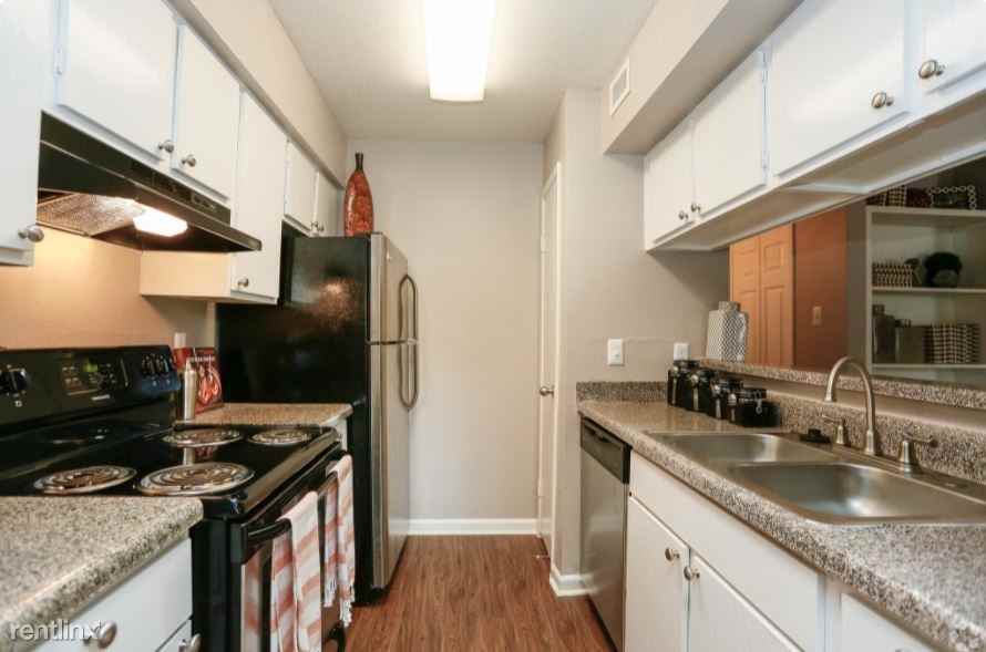 2850 wallingford - Photo 3 of 6